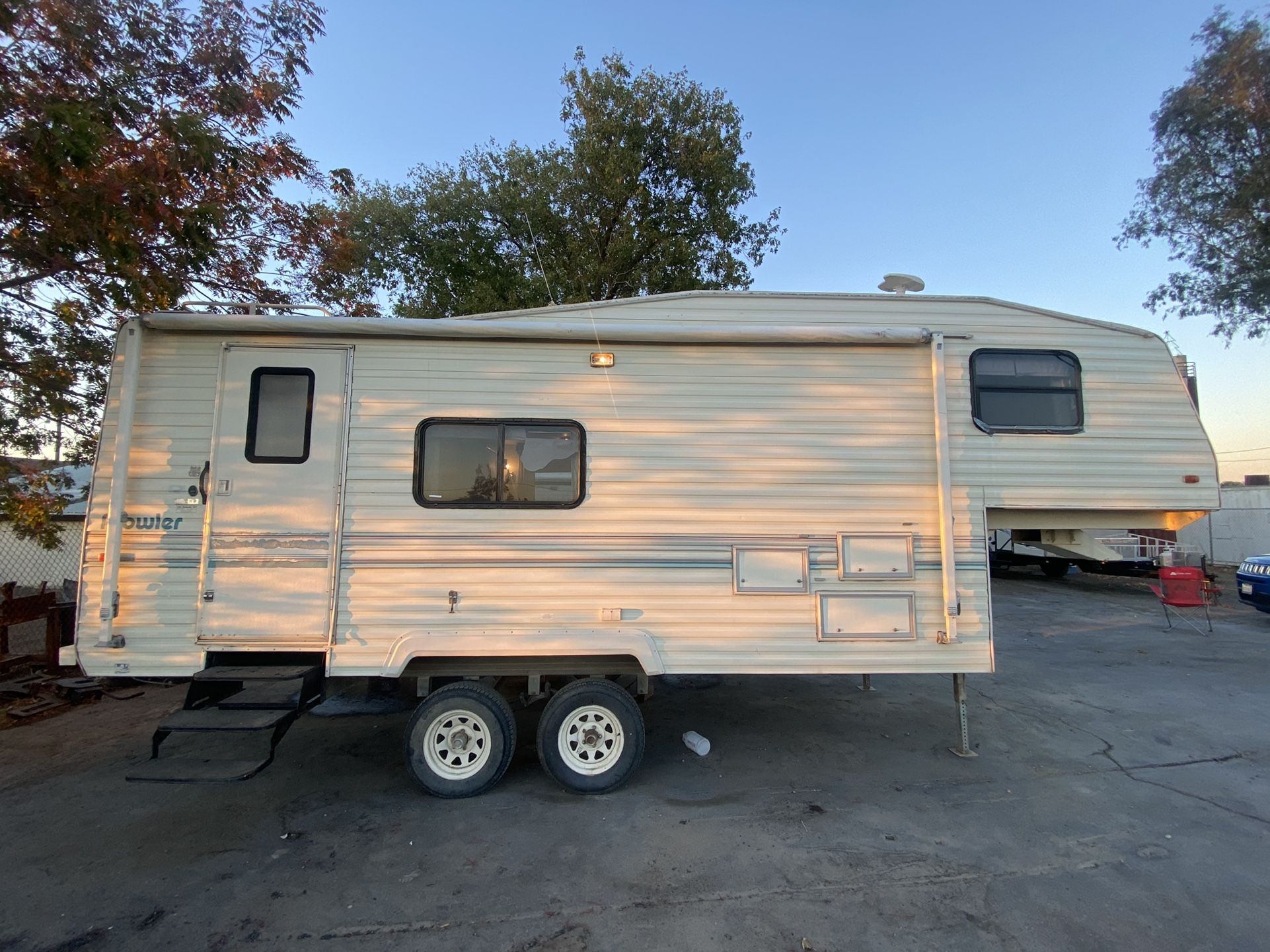 1994 Prowler 255P *Need Works Water Damage*