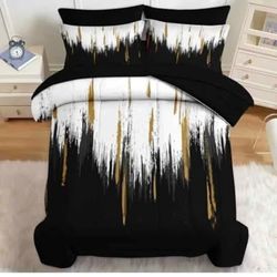 7-Pc Queen Bed in a Bag – Black & Gold - NEW