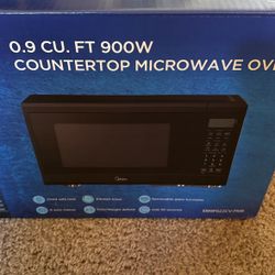 NWT; Midea 0.9 Cu. Ft 900W Counter Top Microwave