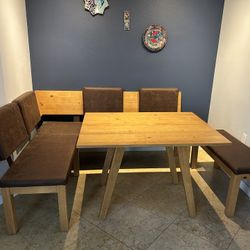 Breakfast Nook - Dining Table