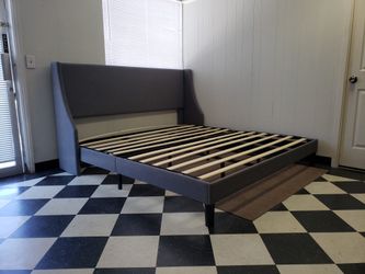 King size bed frame - can DELIVER almost anywhere for $20 extra - gently used and in very good condition 😍