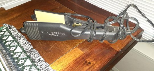 79936 Like New hair straightener