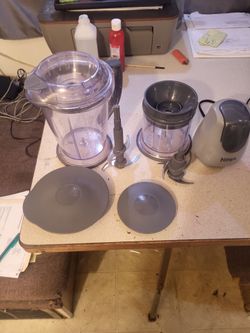 Ninja Blender with Cups and Attachments