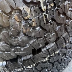 2 Llantas Semi-nuevas BFGoodrich Ko2 Lt 285/70/17 $400 el par