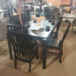 7pc Dining Set.. Financing Options Available
