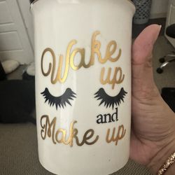 Make-up Cup
