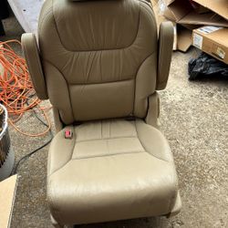 2006 Honda Odyssey Tan Seats 