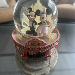 Mickey & Minnie Snowglobe