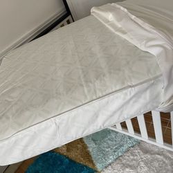 Baby Crib With Mattress 