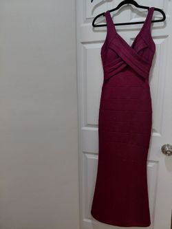 SMALLL FORMAL BURGUNDY DRESS