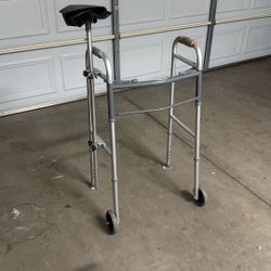 Walker with Arm Rest