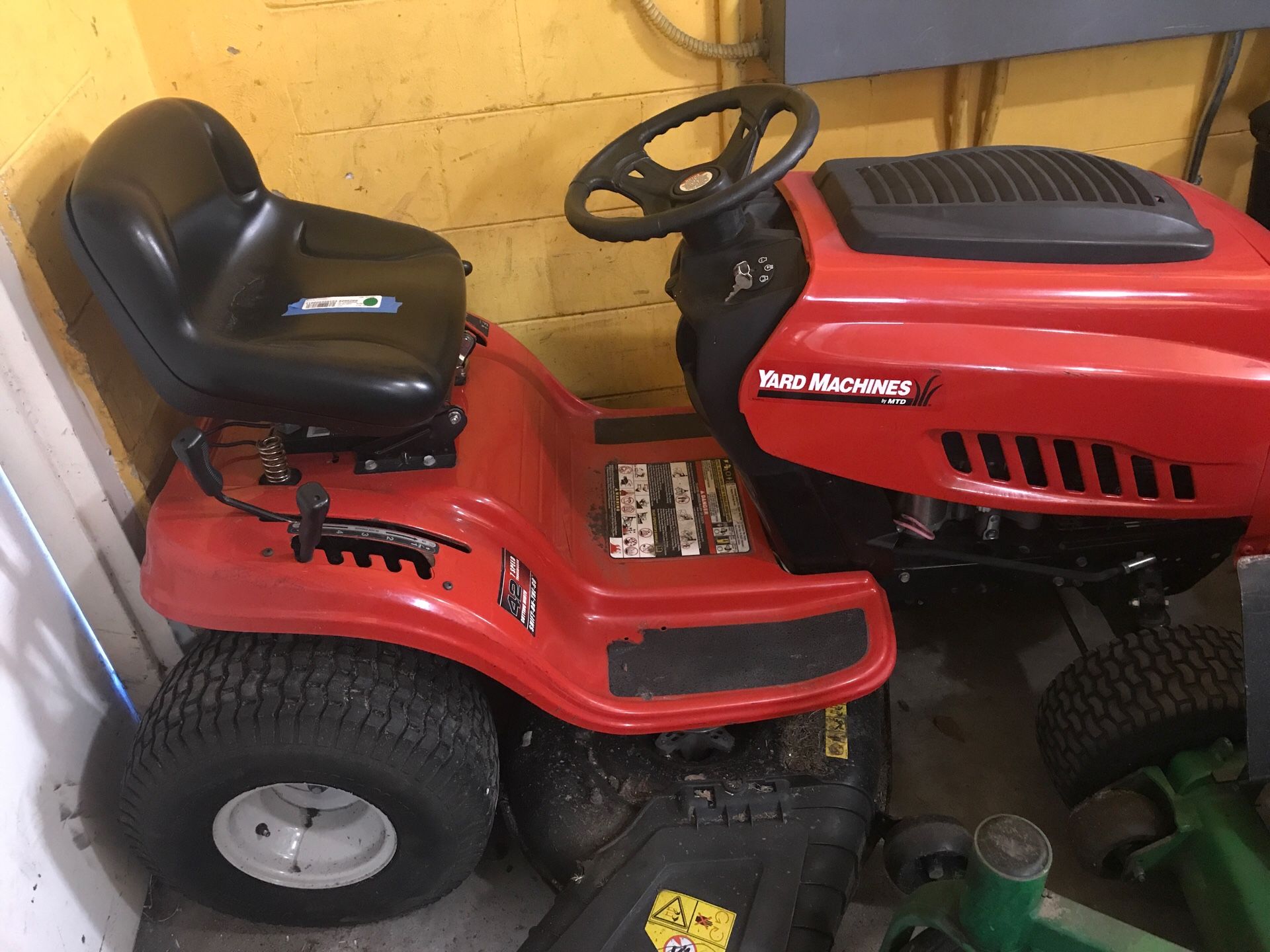 Riding lawnmower $650