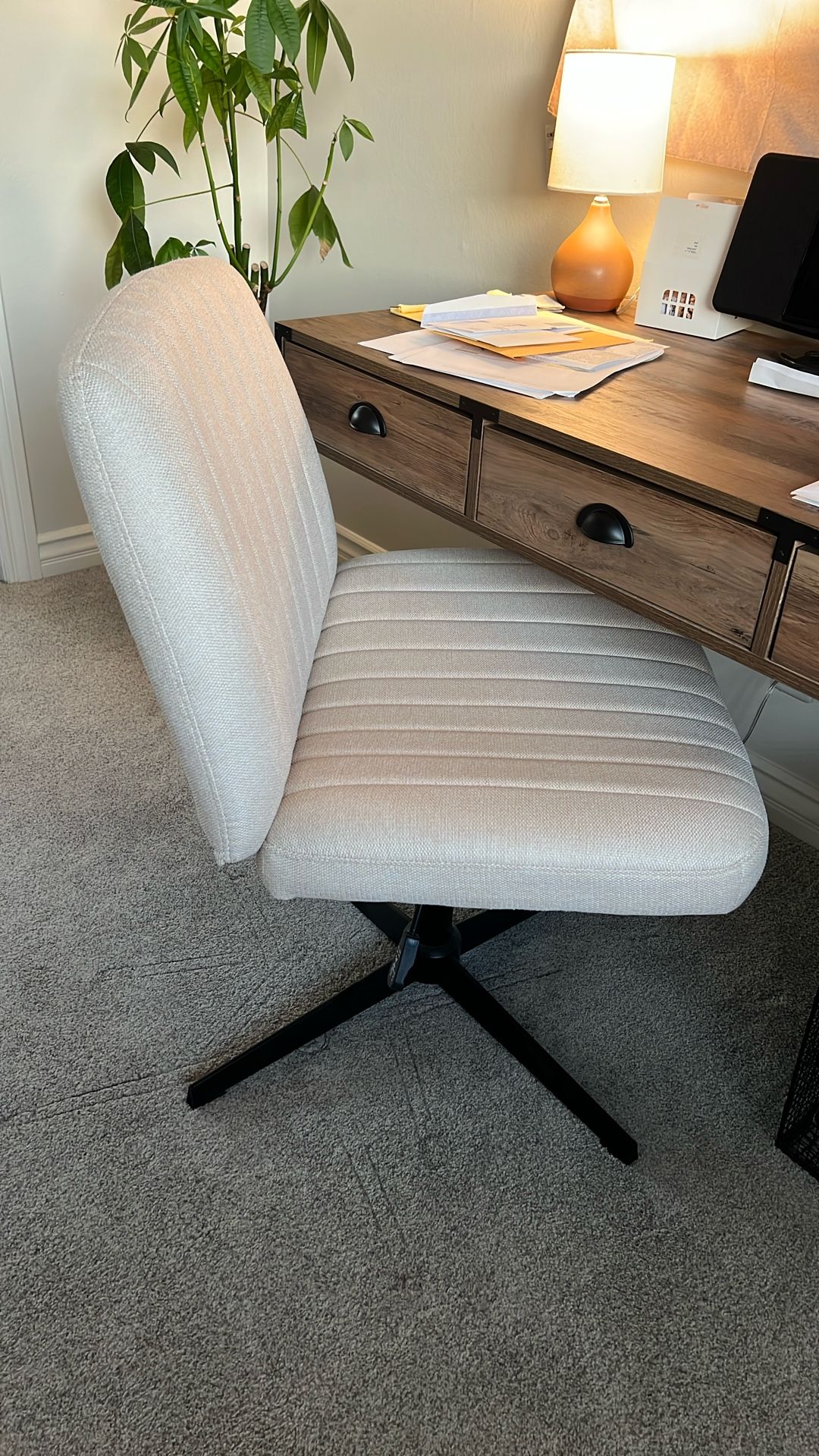 Brand New Swivel Desk Chair (Wide Seat)