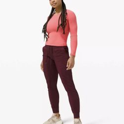 Lululemon dance studio jogger color in CSSI NWT Size 6 