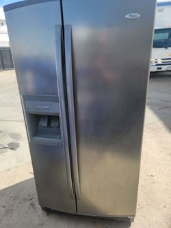 Refrigerator whirlpool with water/ice  maker. Works great