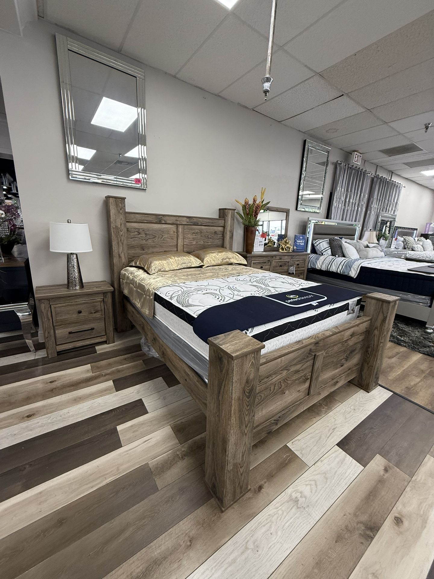 4 Pc Queen Bedroom Set 