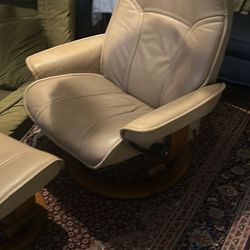 Stressless Leather Reclining Chair W/Ottoman (M)