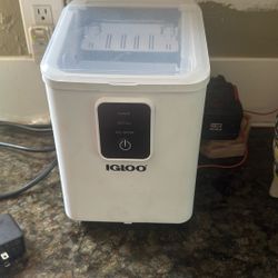 Igloo Ice Maker 