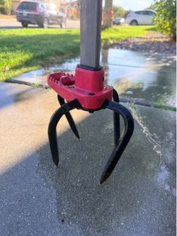 Weed puller garden tool