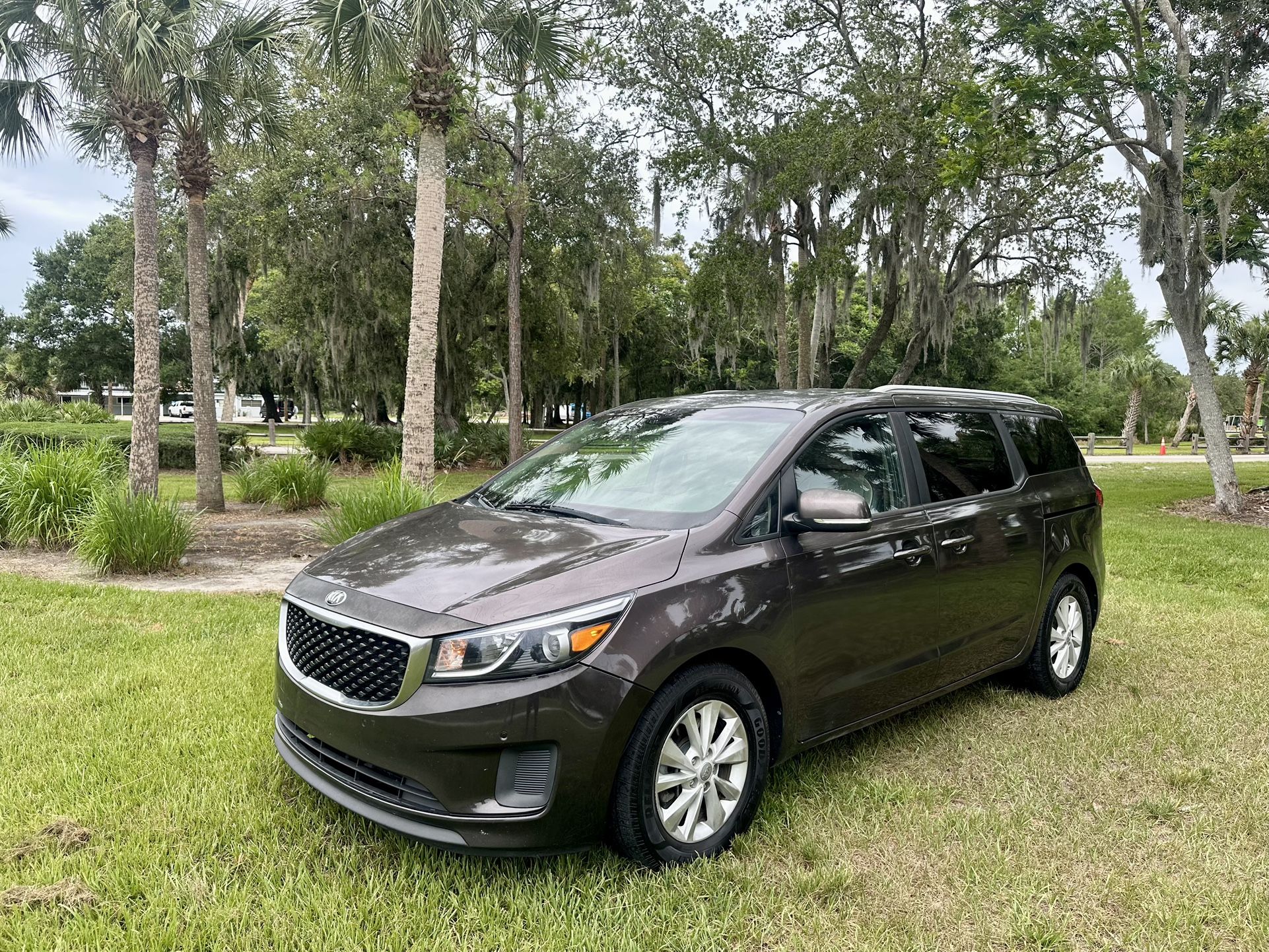 2017 KIA SEDONA LX