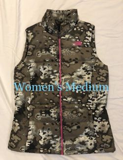 NORTH FACE / LIMITED EDITION / Pink Camo Vest / WARM & INSULATED Thin Puffy Coat Jacket / Women's Medium (M) / Retails $180 +Tax / Brand New w/o Tags!