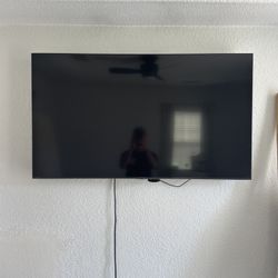 55″ model in Samsung’s 2020 TU7000 Crystal UHD + Mount