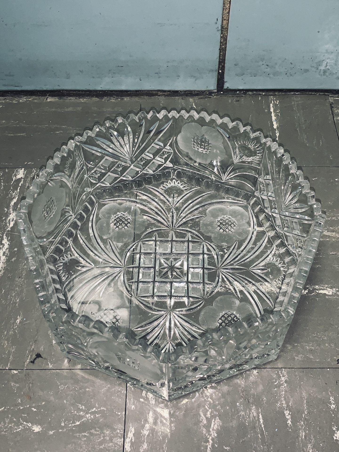 Large Heavy Crystal Glass Laser Etched Flower Garden Fruit Bowl Table Basket 5 lbs Dinner Guests Fancy