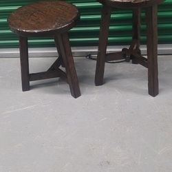 Matching wood three leg plant stands or small stools to sit on or use for decor. Se Habla Español 