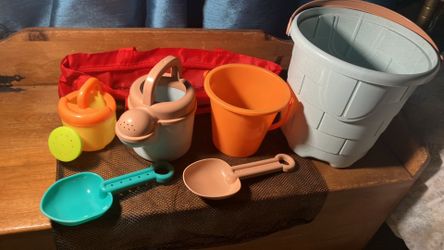 Plastic Beach Sand Toy Set with Carrying Bag