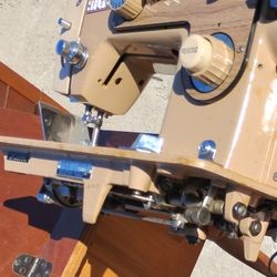 Hilton Sewing Machine In Folding Table 