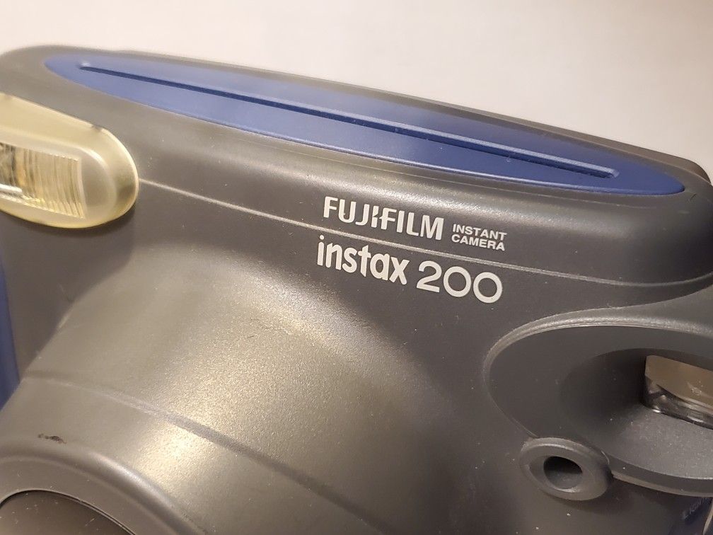 Fujifilm Instax 200 Instant Photo Camera with 95mm Lens, Aperture Range Fixed (f/14)
