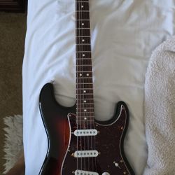 Fender Stratocaster Delux Electric Guitar 