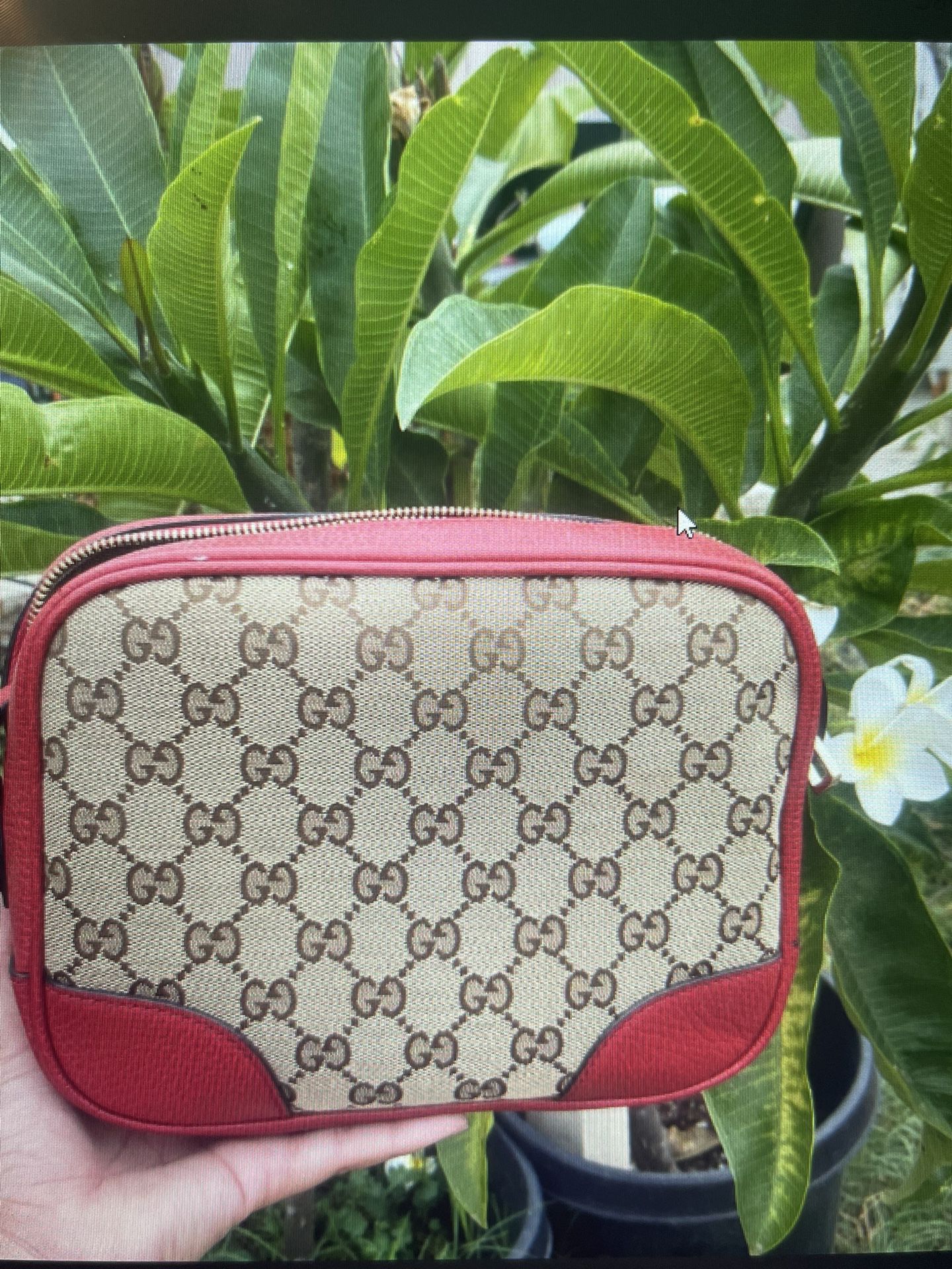 Authentic Gucci Leather Purse 