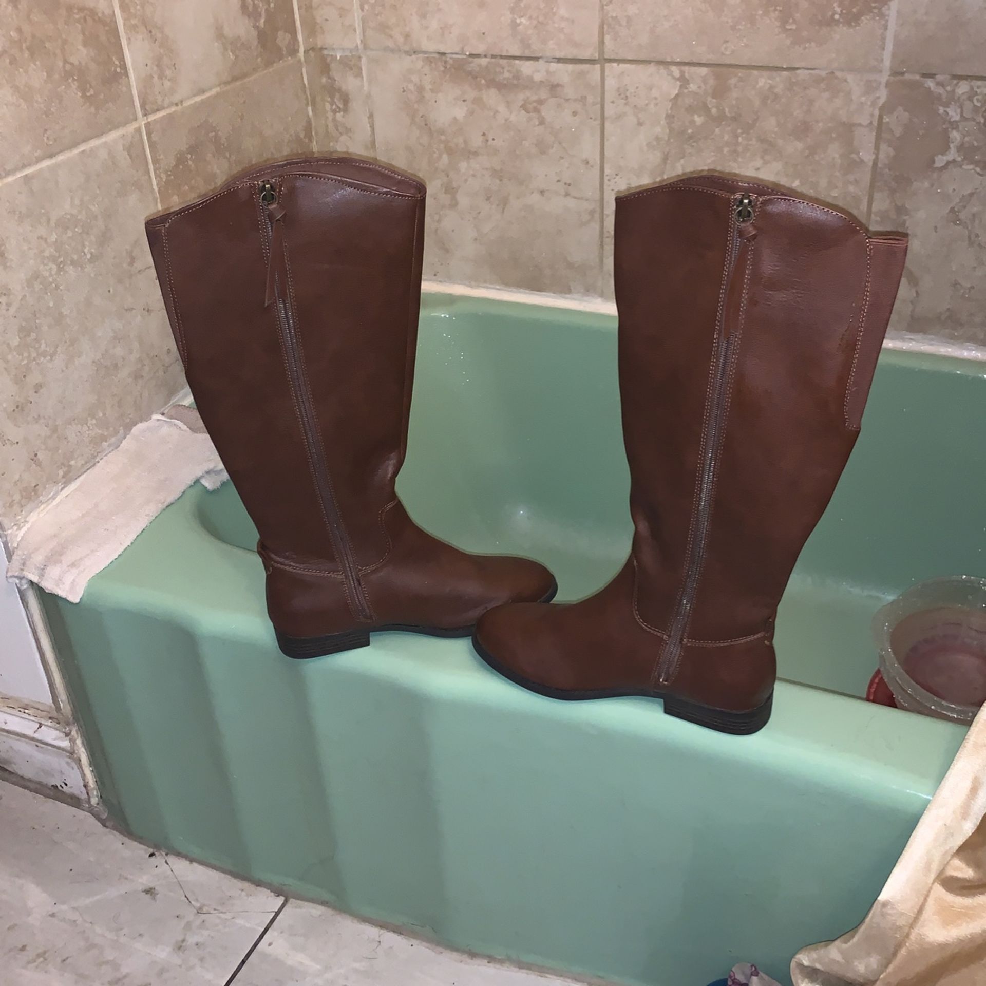 Size 7 1/2 Womens Knee High Boots