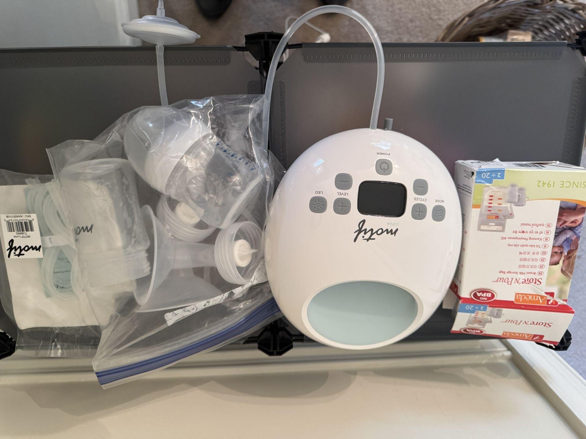 Motif Breast pump With Bottles, Storage Bags And New Tubes