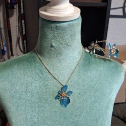 Flower Pendant Necklace & Bracelet 