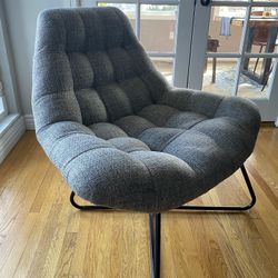 MID-CENTURY OVERSIZED ACCENT CHAIR