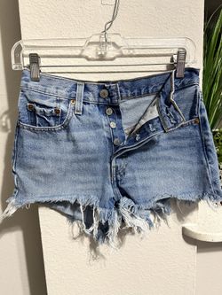Levi's Women's denim shorts - size 25