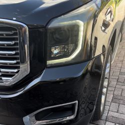 2018 GMC YUKON HEADLIGHTS LEFT AND RIGHT