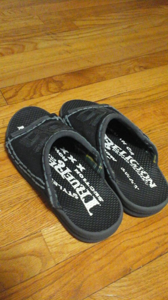 True Religion slides sandals size 10-10.5 men