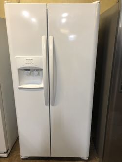 Side by side refrigerator Frigidaire ‼️33” w