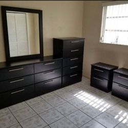 ⚫️DRESSER WITH MIRROR,  CHEST AND TWO NIGHTSTANDS  ⚪️ CÓMODA CON ESPEJO,  GAVETERO  Y DOS MESITAS DE NOCHE ⚫️