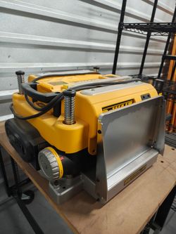 DEWALT DW735 13" 2-Speed Thickness Planer w/ Folding Extension Tables & Cart