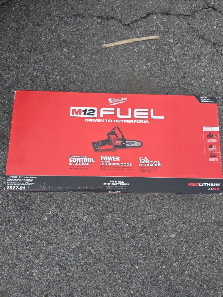 Milwaukee
M12 FUEL 12V Lithium-Ion Brushless Battery 6 in. HATCHET Pruning Saw Kit with 4.0 Ah Battery and Charger