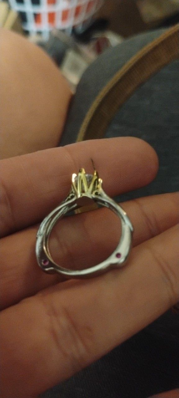 925 Ring Little Pink Gems In The Bottom Rjng On A Diamond In Nd Tester The White Gem Does NOT It's Held In A Gold Shell The Ring Itself Is S925K