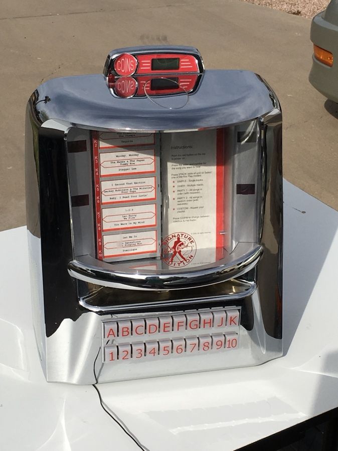 Elvis Presley signature addition JukeMaster 100 mini juke box
