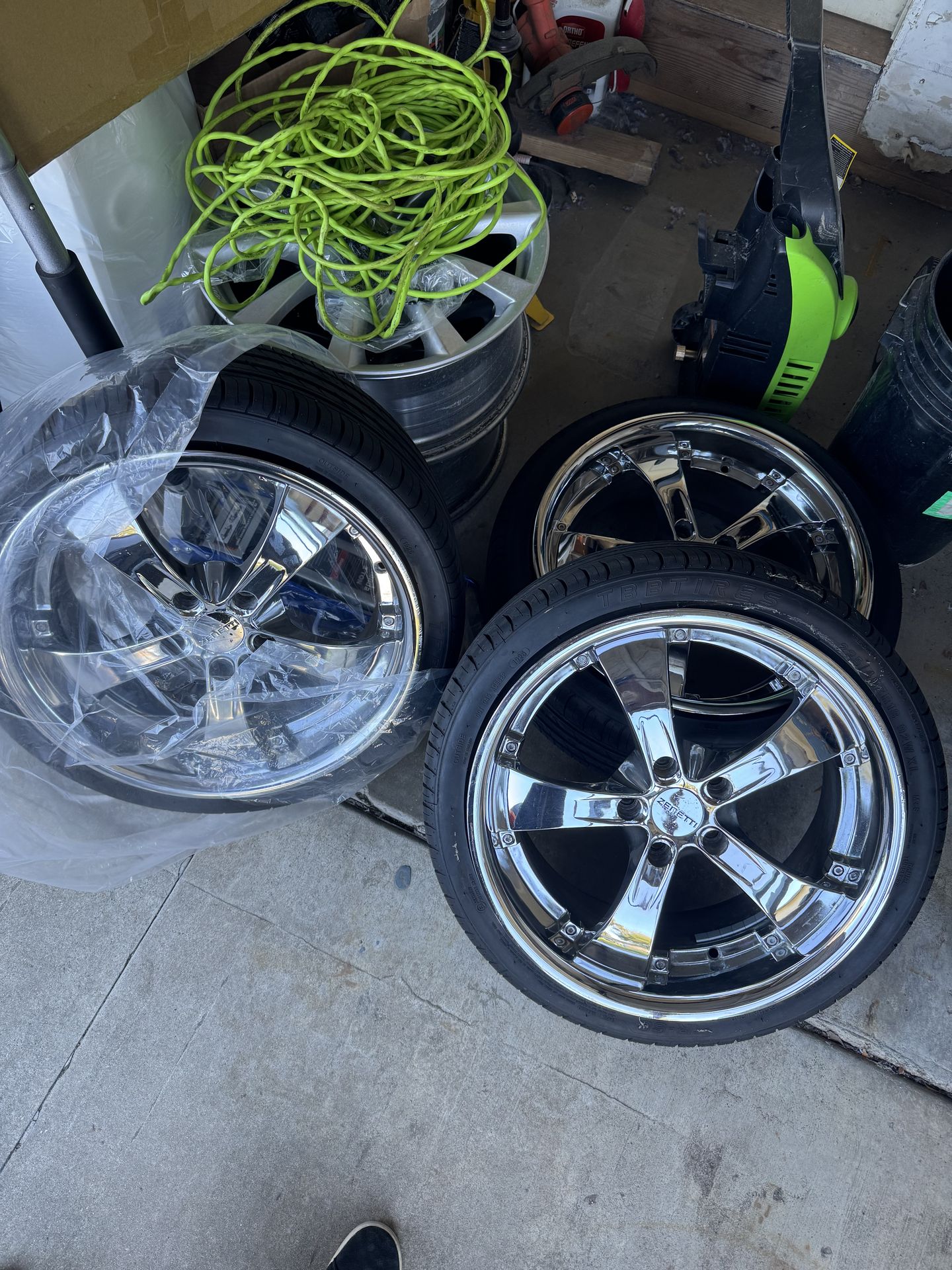 Zenetti 18’ chrome zenetti wheels for Sale in Anaheim, CA - OfferUp