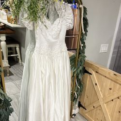 Gown $50 Use Like New Silky White Pearls Lace Xsm /small Waist 28 