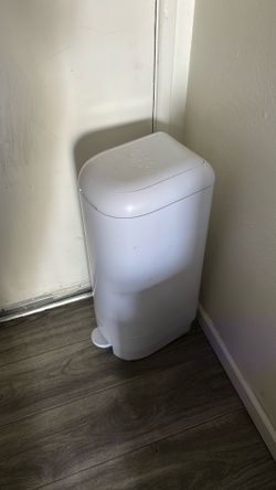 Genie DiaperTrash Can