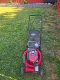 GAS POWERED CRAFTSMAN 6.75 HP SELF PROPELLED LAWN MOWER